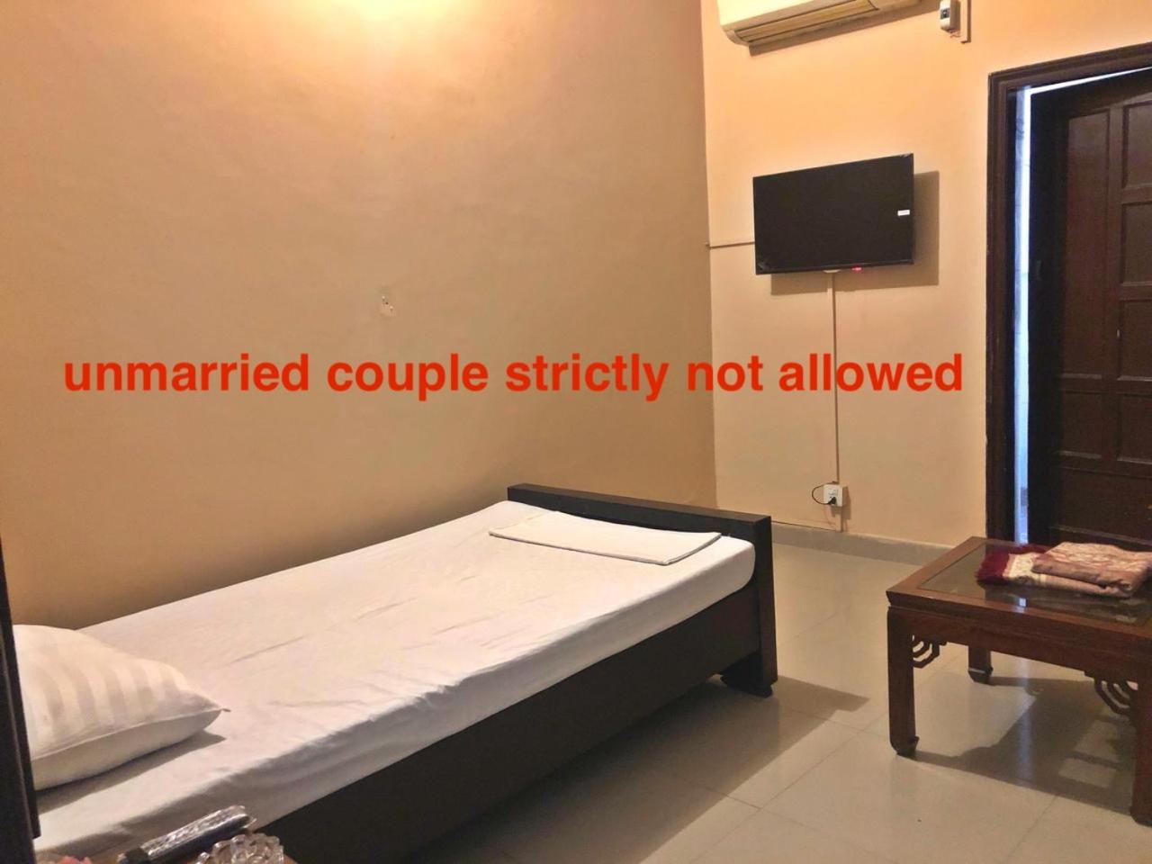 Babar House Hotel Faisalabad Bagian luar foto