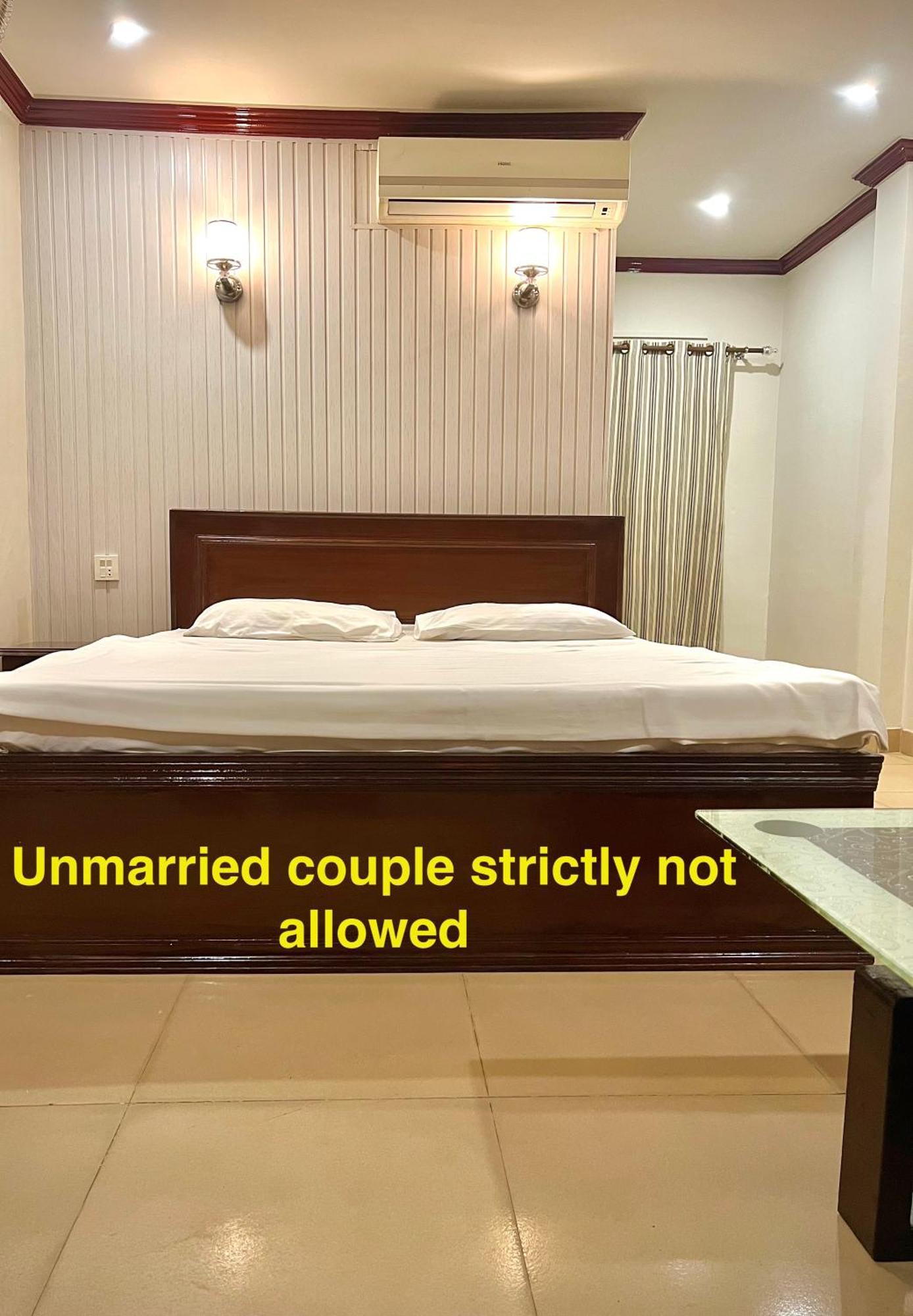 Babar House Hotel Faisalabad Bagian luar foto