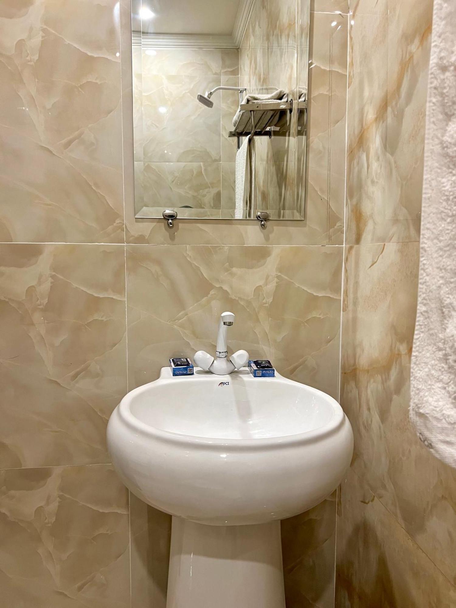 Babar House Hotel Faisalabad Bagian luar foto