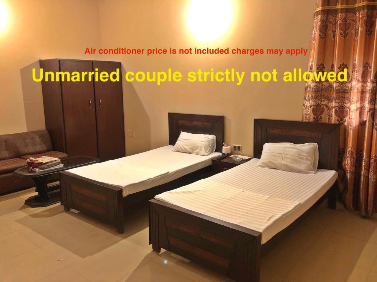 Babar House Hotel Faisalabad Bagian luar foto