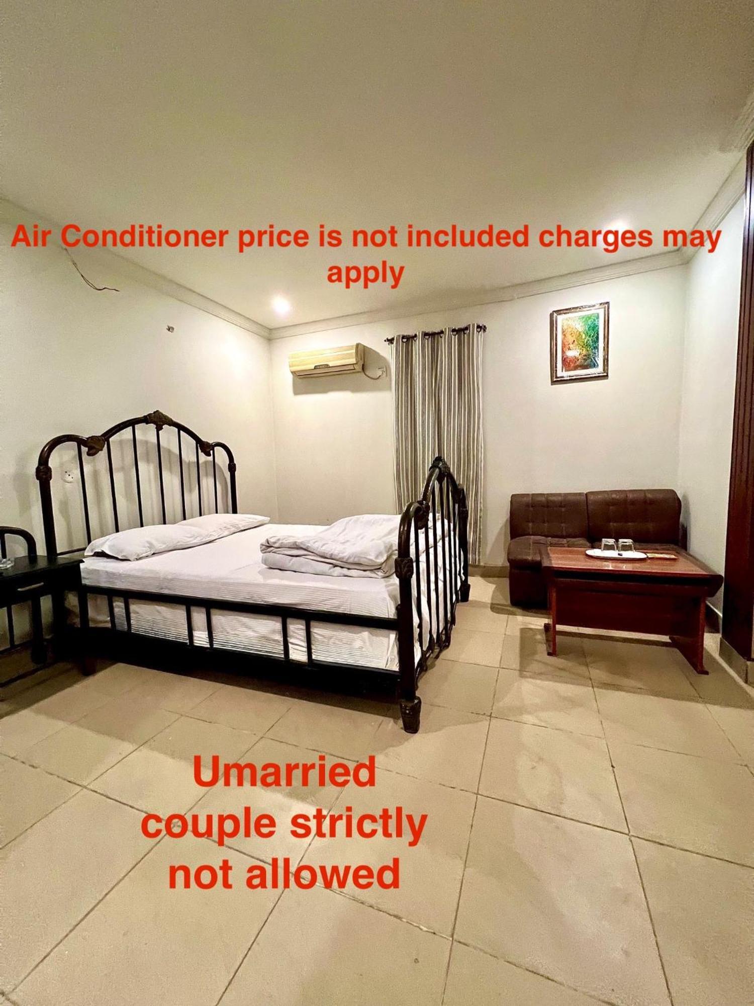 Babar House Hotel Faisalabad Bagian luar foto
